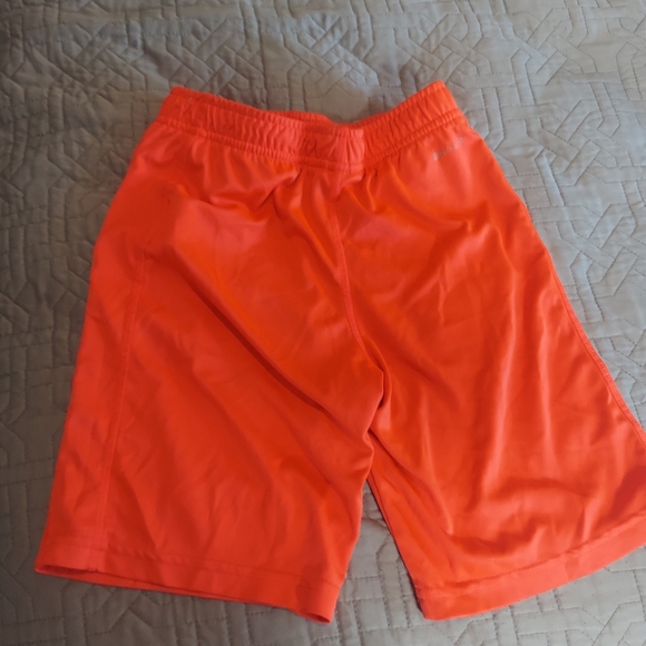 BOYS NIKE SHORTS - Picture 2 of 4